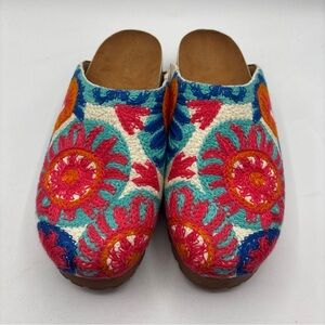 Chelsea & Violet Cleo Embroidered Ladies Clog Shoes Size 9.5